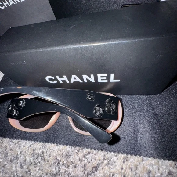CHANEL Black and Pink Oversized Sunglasses - Picture 12 of 16